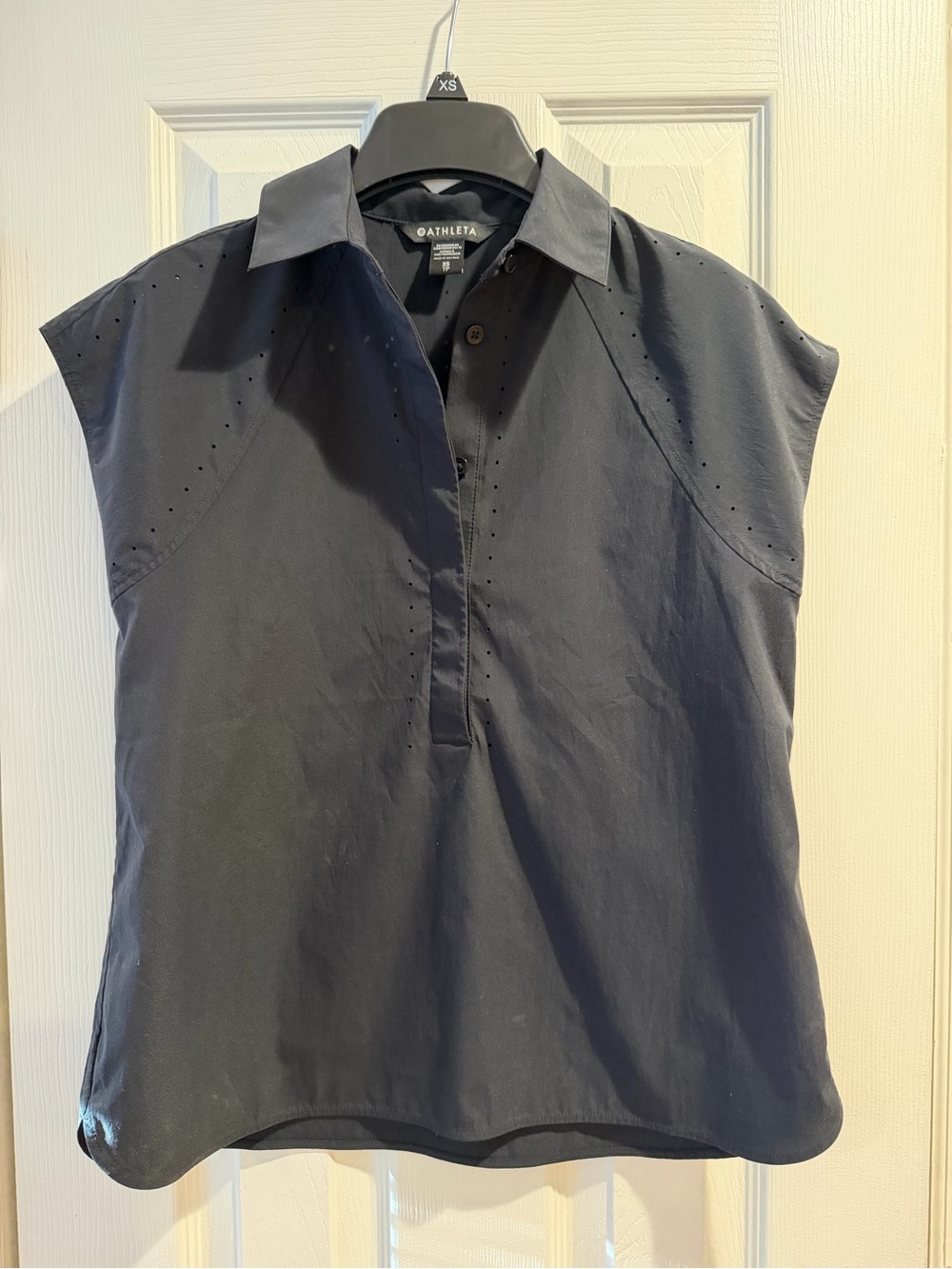 Athleta Sol Top Black Short Sleeve Perforated Button Front Pullover XS